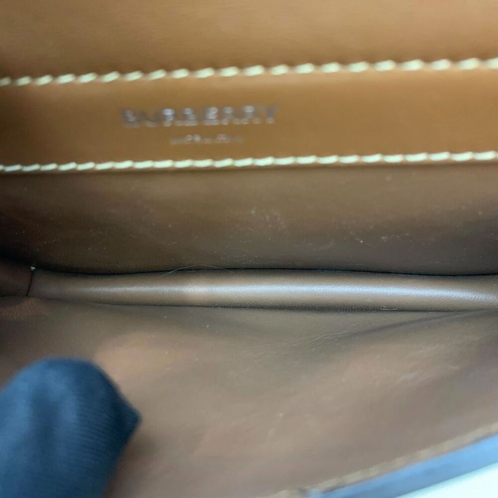 Burberry Women Pre-Loved Bag Very Good Condition - Picture 8 of 9